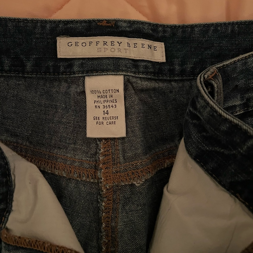 Geoffrey Beene Jeans Flower Embroidered